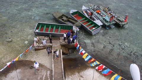 加强海上边境巡逻、检查，维护安全秩序