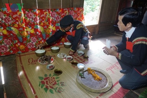 多乐省姆德拉县姆杜埃德族人独特的罐子祭祀礼仪