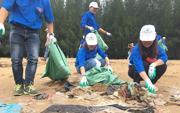 为了环境限制塑料垃圾行动月启动