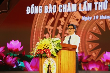 越南政府副总理武德担出席全国占族同胞文化体育和旅游日开幕式