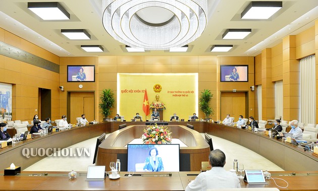 越南国会常委会第44次会议在河内召开