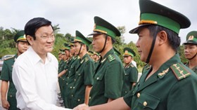 Staatspräsident Truong Tan Sang besucht Grenzsoldaten in Ta Vat in Binh Phuoc