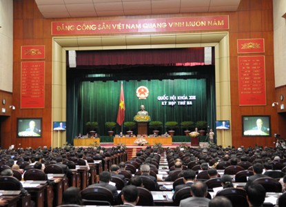 Abgeordnete diskutieren neue Verfassung und Einkommenssteuergesetz