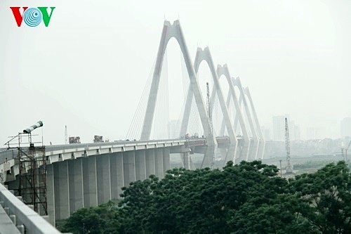 Nhat Tan-Brücke in Hanoi vier Monate vor Einweihung