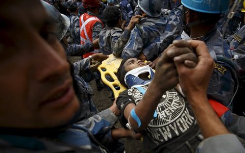 Familie der Todesopfer des Erdbebens in Nepal erhält 1000 US-Dollar 