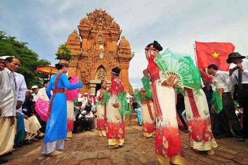 Lebhaftes Kate-Fest der Cham in Ninh Thuan