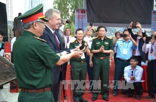 Ergebnis der Bodenentseuchung am Flughafen Danang