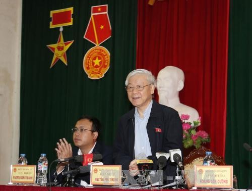 KPV-Generalsekretär Nguyen Phu Trong trifft Wähler in Hanoi