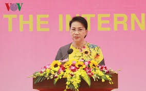 Parlamentspräsidentin Nguyen Thi Kim Ngan empfängt myanmarischen General Min Aung Hlaing