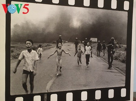 Fotograf Nick Ut schenkt Bild „Napalm-Mädchen” an Frauenmuseum