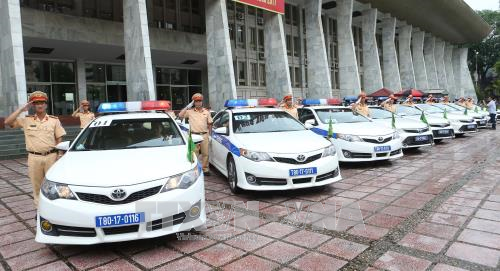 Verkehrspolizisten sichern den Verkehr in der APEC-Woche