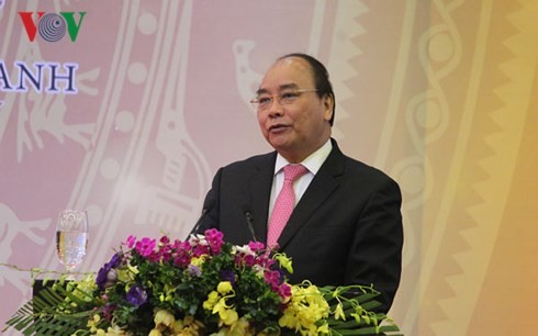 Premierminister Nguyen Xuan Phuc trifft Investoren in Nghe An