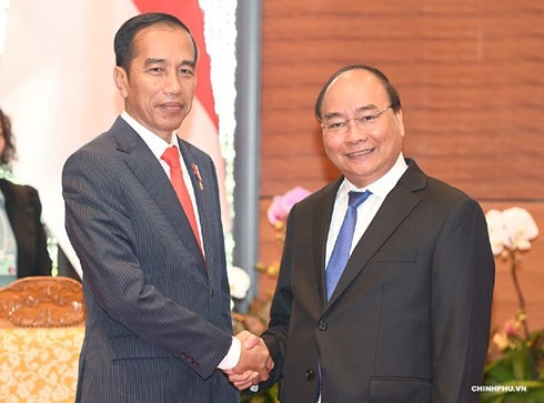 Premierminister Nguyen Xuan Phuc trifft indonesischen Präsidenten