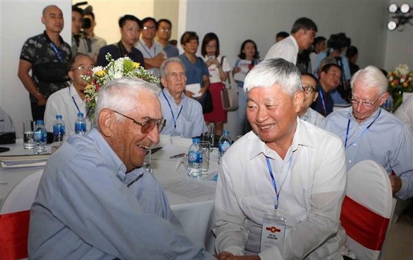 Treffen der ehemaligen Kampfpiloten aus Vietnam und USA