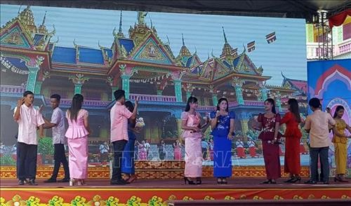 Die Khmer in Soc Trang feiern das Fest Sene Dolta