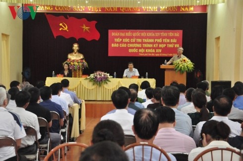 Abgeordneten-Delegationen treffen Wähler in Vietnam