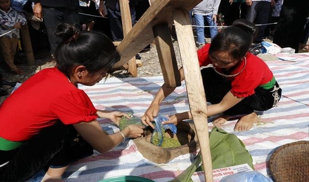 Fest vom jungen Klebreis (Com) in Tu Le: Ehrung der traditionellen Kulturwerte der Thai