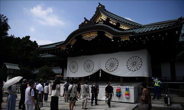 Japans Premierminister schickt Opfergabe zum Yasukuni-Schrein