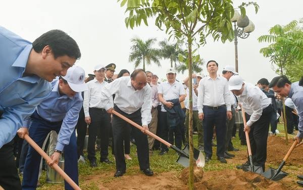 Premierminister Nguyen Xuan Phuc besucht Nghe An