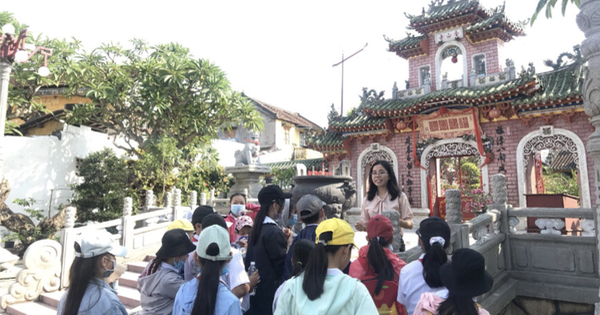 Erbe in Hoi An auf Schulbüchern