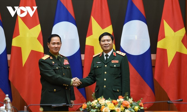 Befehlshaber des Generalstabes der laotischen Volksarmee besucht Vietnam