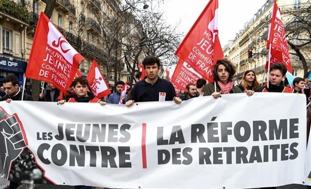 Gewerkschaften rufen zum Streik gegen Rentenreform auf