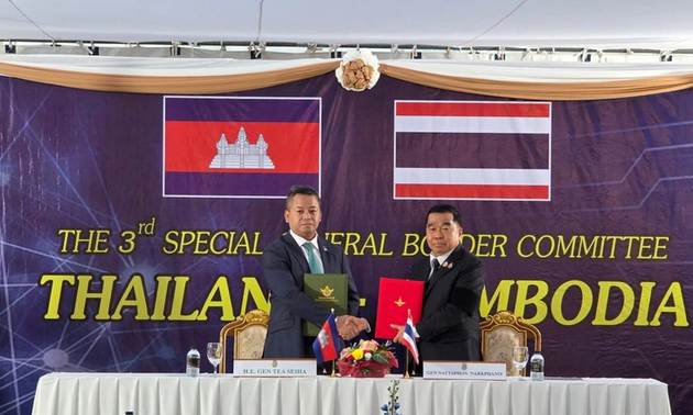 ອາ​ຊຽນ ຊົມ​ເຊີຍ​ຂໍ້​ຕົກ​ລົງ​ຫຼຸດ​ຜ່ອນ​ຄວາມ​ເຄັ່ງ​ຕຶງ​ລະ​ຫວ່າງ ກຳ​ປູ​ເຈຍ - ໄທ