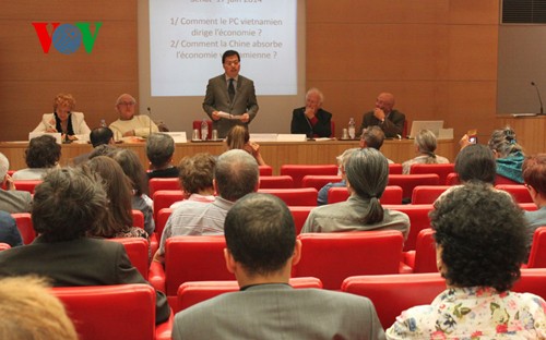 Workshop on Vietnam held in France