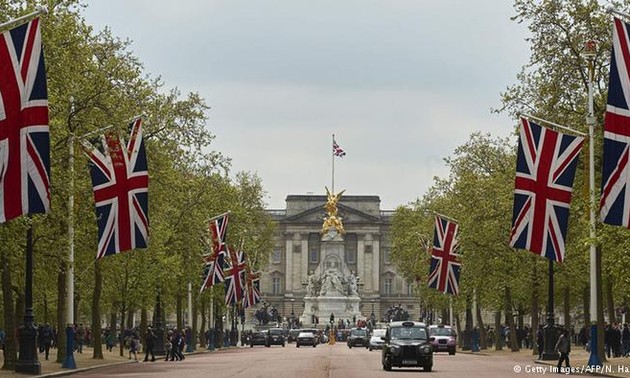 UK general election 2015 kicks off