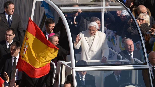 Papa Benedicto XVI se despide en emotiva audiencia