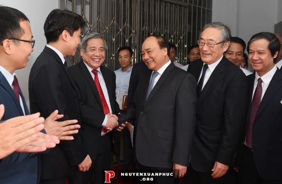 Premier vietnamita visita Universidad Vietnam-Japón