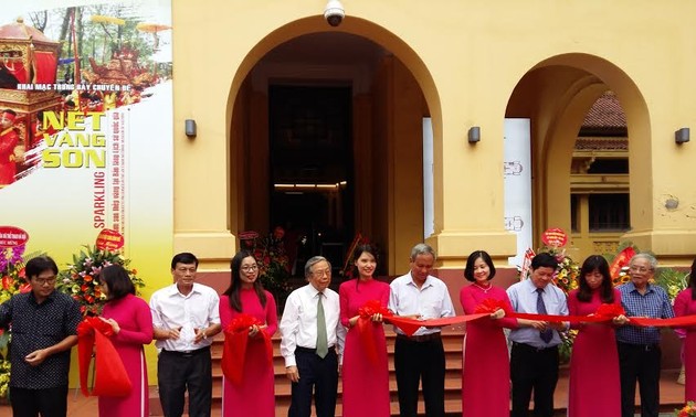 Presentan objetos de madera lacados antiguos en Hanoi