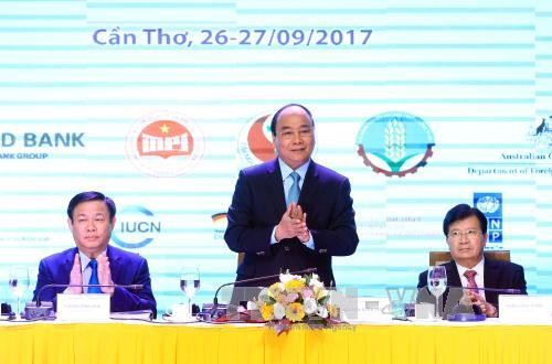 Primer ministro de Vietnam llama a garantizar el desarrollo sostenible en el Delta del río Mekong