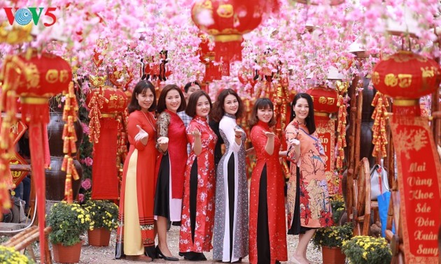 Imágenes de “Ao dai” en ocasión del festejo del Tet