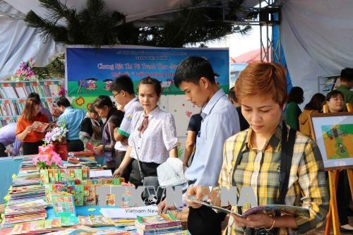 Localidades vietnamitas responden al Día Nacional del Libro