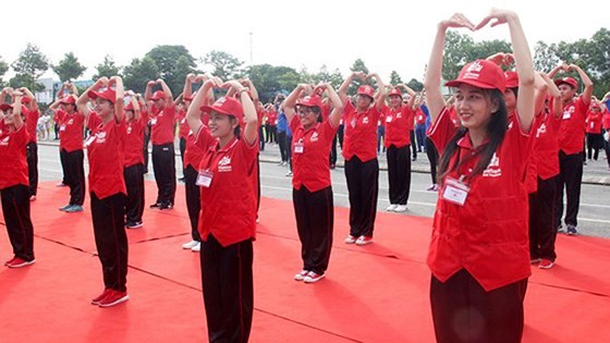 Honran a los jóvenes vietnamitas destacados en las actividades caritativas