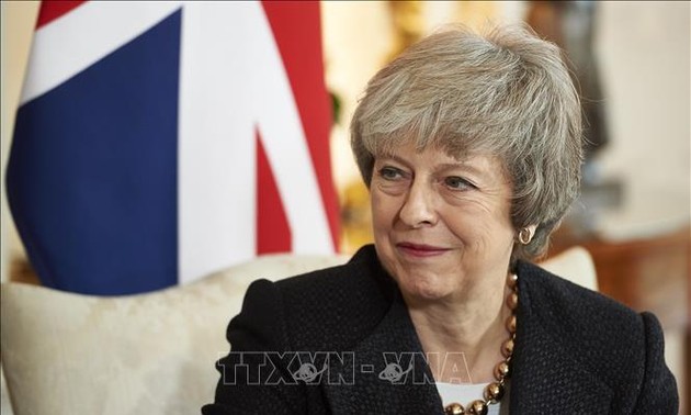 Theresa May trata de ganar tiempo para concretar el Brexit