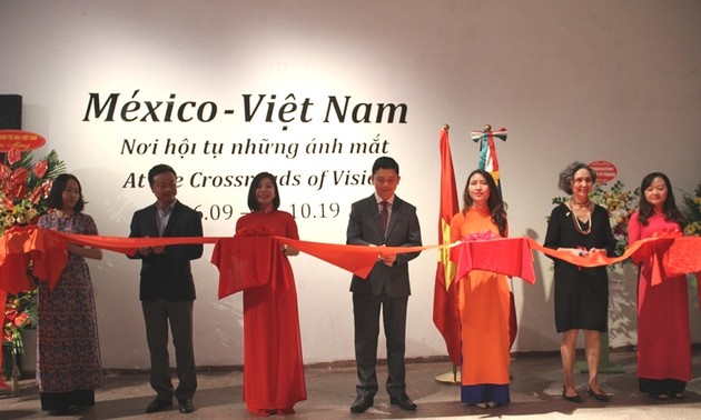 Inauguran exposición fotográfica “México-Vietnam: En las encrucijadas de la visión” 