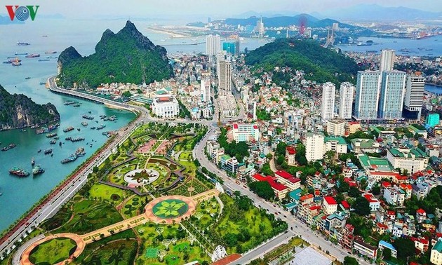 Ha Long, una ciudad moderna al lado del Patrimonio Natural de la Humanidad