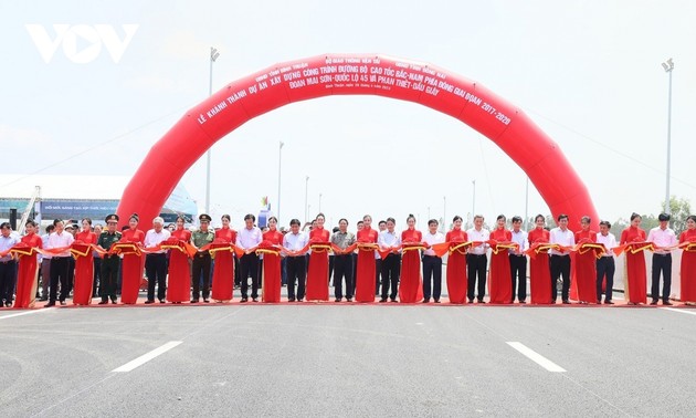 Premier asiste a la ceremonia de inauguración de rutas de la Autopista Norte-Sur