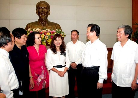 Premier trabaja con la Asociación de Periodistas vietnamitas