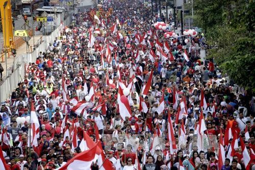 Buddhists pray for peace in Indonesia