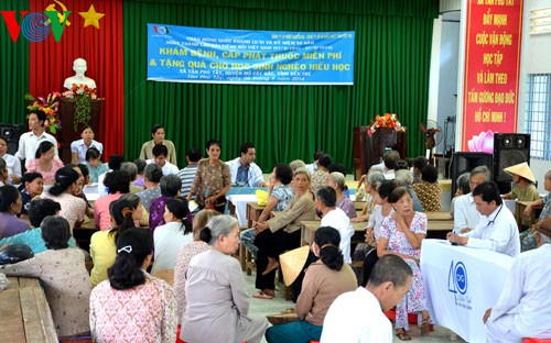 Televised program on helping poor people enjoy Lunar New Year