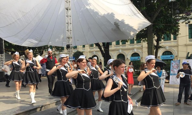 Majorettes – Belgian baton twirler girls 
