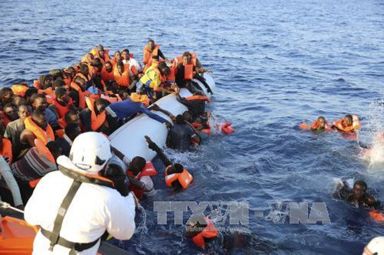 11 migrants dead after boat capsizes off western Turkey