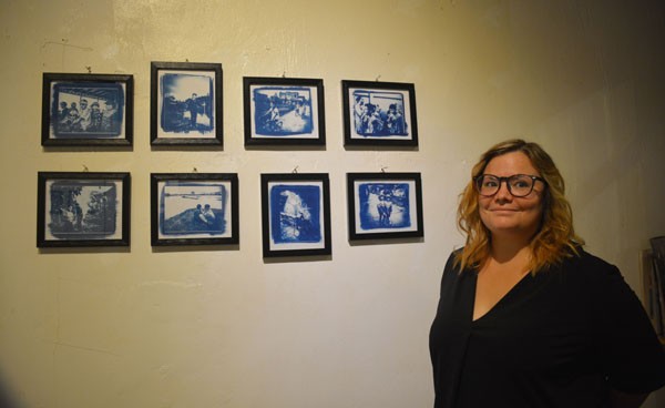 Exposition des cyanotypes de la photographe française Julie Vola