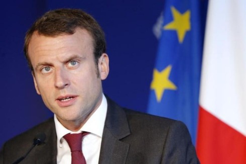 Emmanuel Macron signe la loi anti-terroriste