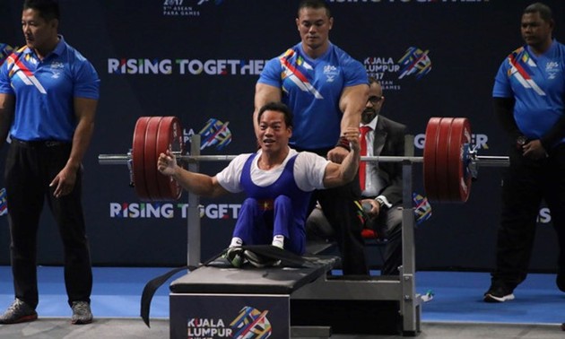 De l'or pour le Vietnam au championnat mondial d’haltérophilie pour les handicapés