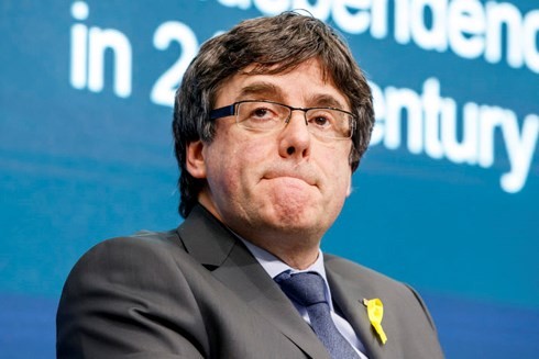 Catalogne: manifestation à Barcelone après l'arrestation en Allemagne de Carles Puigdemont