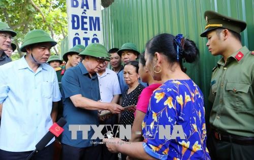 Éboulement de terrain à Hoa Binh: Trinh Dinh Dung sur place